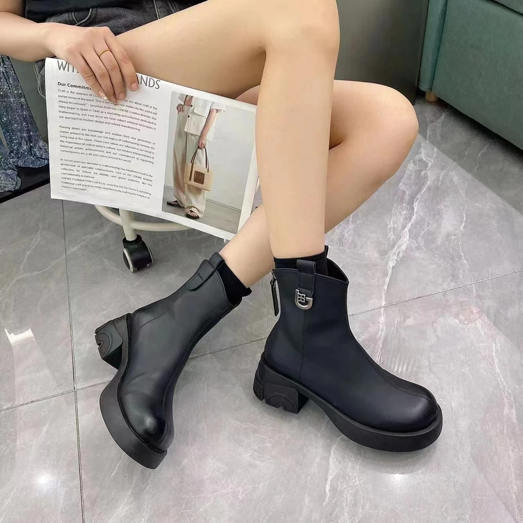 棕色马丁靴女2024新款秋冬小个子增高短筒英伦风粗跟后拉链小短靴