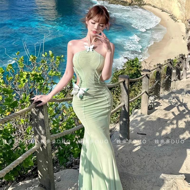 成熟风情万种的裙子设计感立体花朵挂脖吊带连衣裙性感露腰长裙女