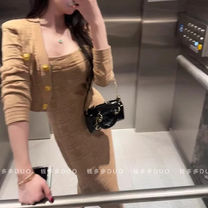 小香风套装2024新款爆款金属扣针织开衫外套吊带连衣裙长裙两件套