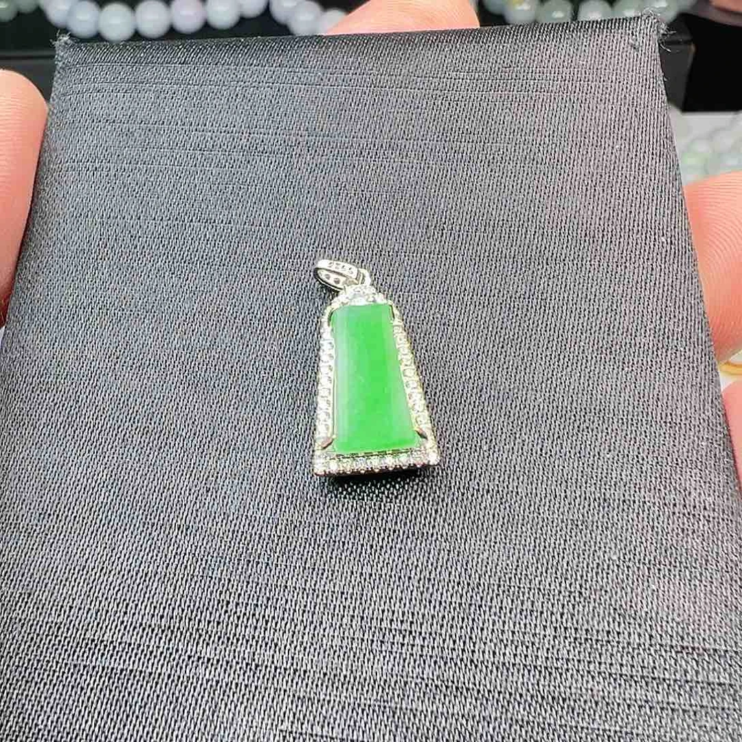翡翠颈饰银S925镶嵌天然翡翠
