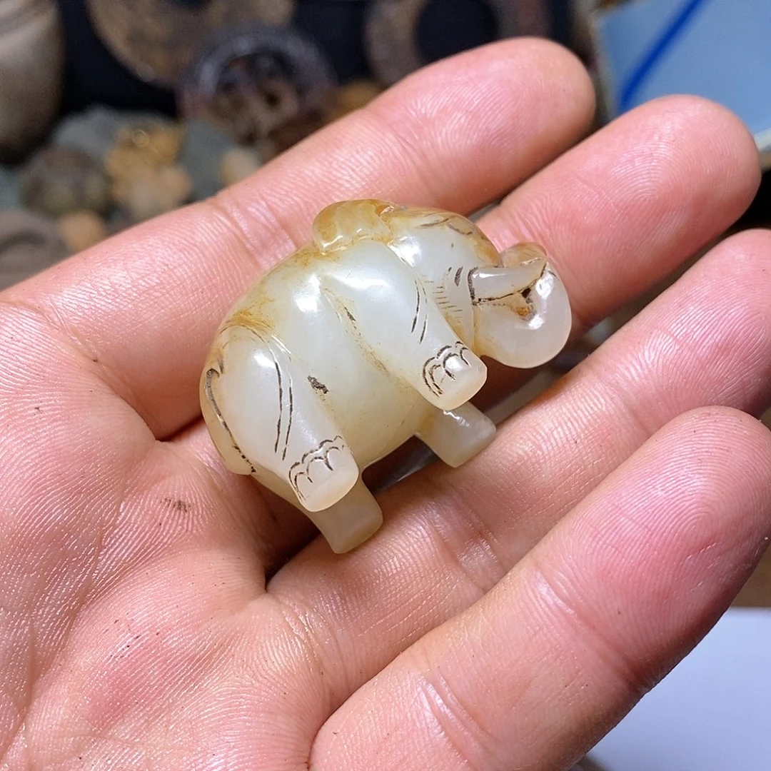 和田玉（糖玉）车挂未镶嵌玉****8