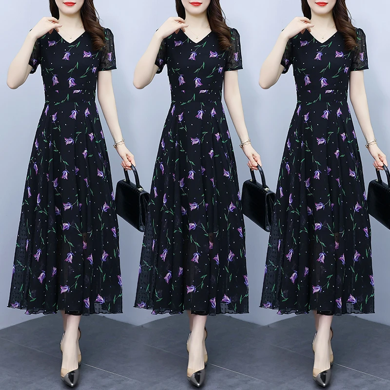 短袖雪纺连衣裙2025年夏季新款V领剪花气质显瘦大摆中长款沙滩裙