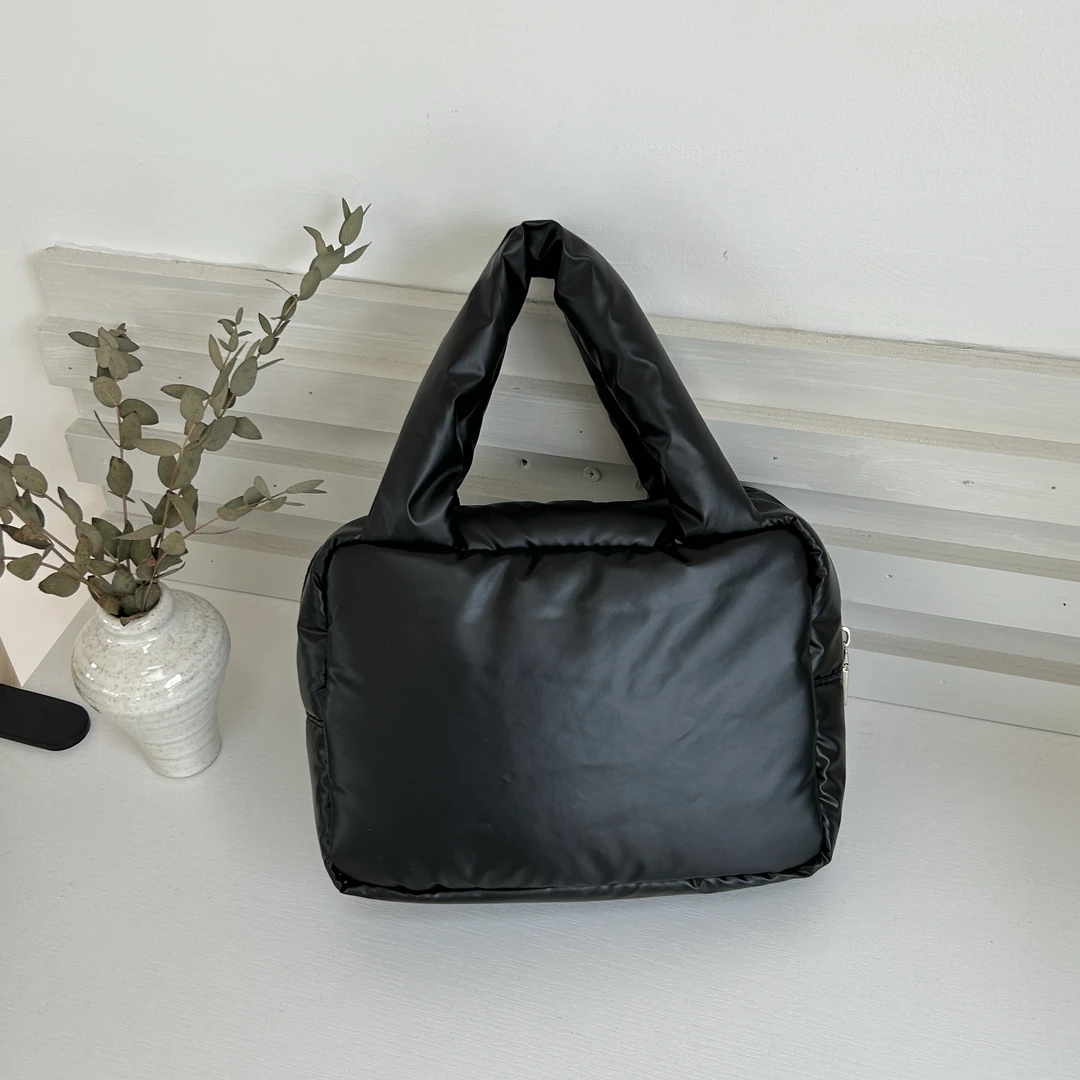 时尚休闲新款百搭小众简约便携黑色防水通勤单肩手拎包insB08