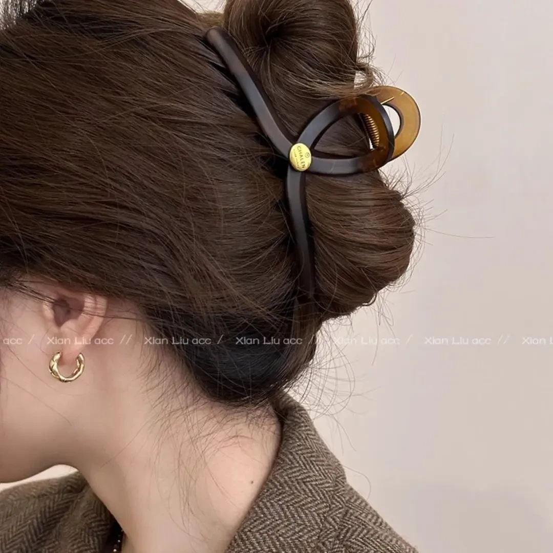 气质大号哑光抓夹女2024新款秋冬高级感鲨鱼夹后脑勺发夹头饰百搭