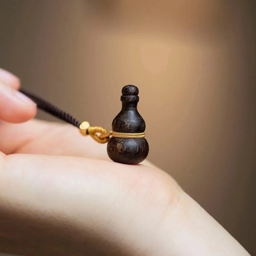 越南棋楠沉香沉水葫芦锁骨链设计款绳子颜色随机发其一