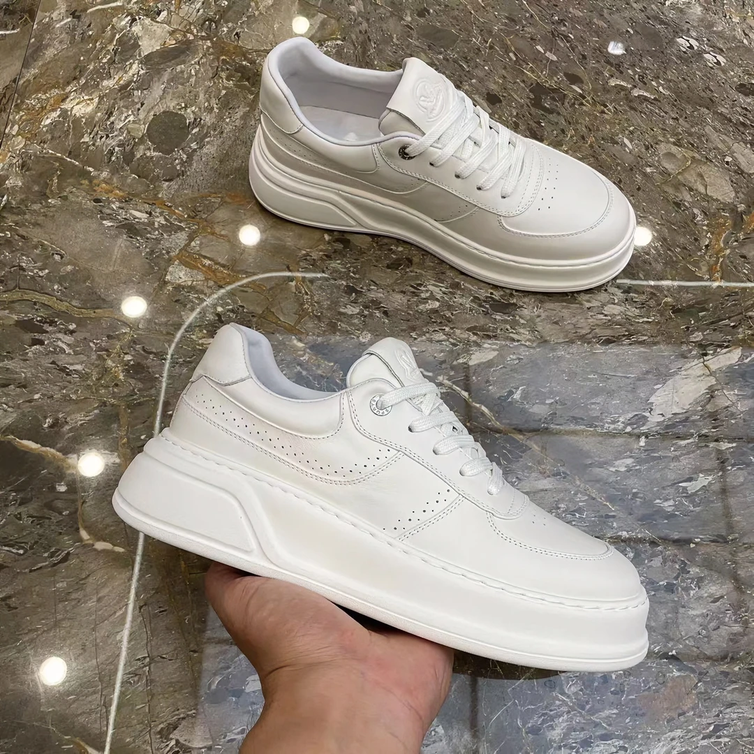 2024韩版真皮潮流时尚百搭舒适透气白色简约超轻男士休闲鞋5502