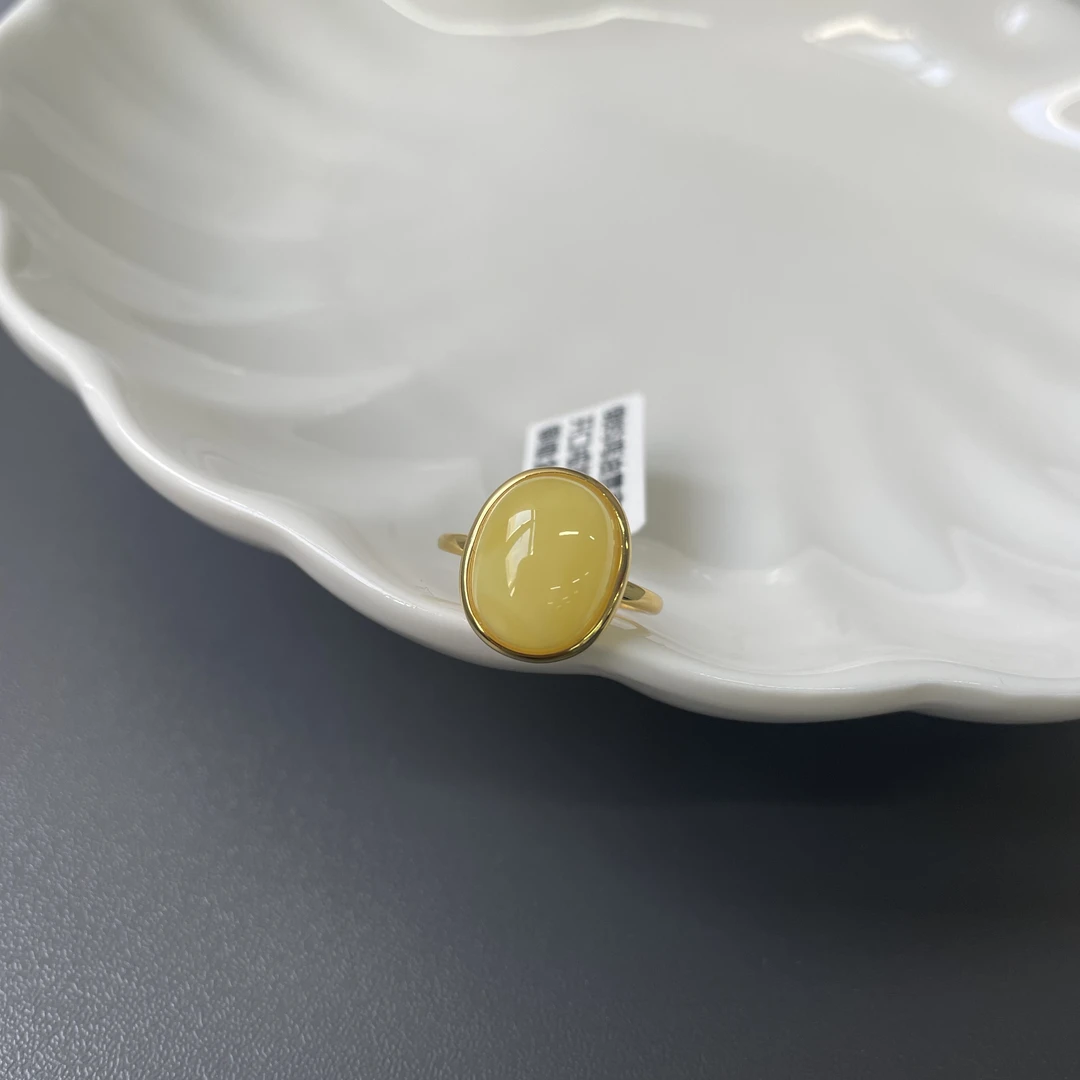 俄料鸡油黄蜜蜡开口戒指S925银镀金镶嵌约11*14mm