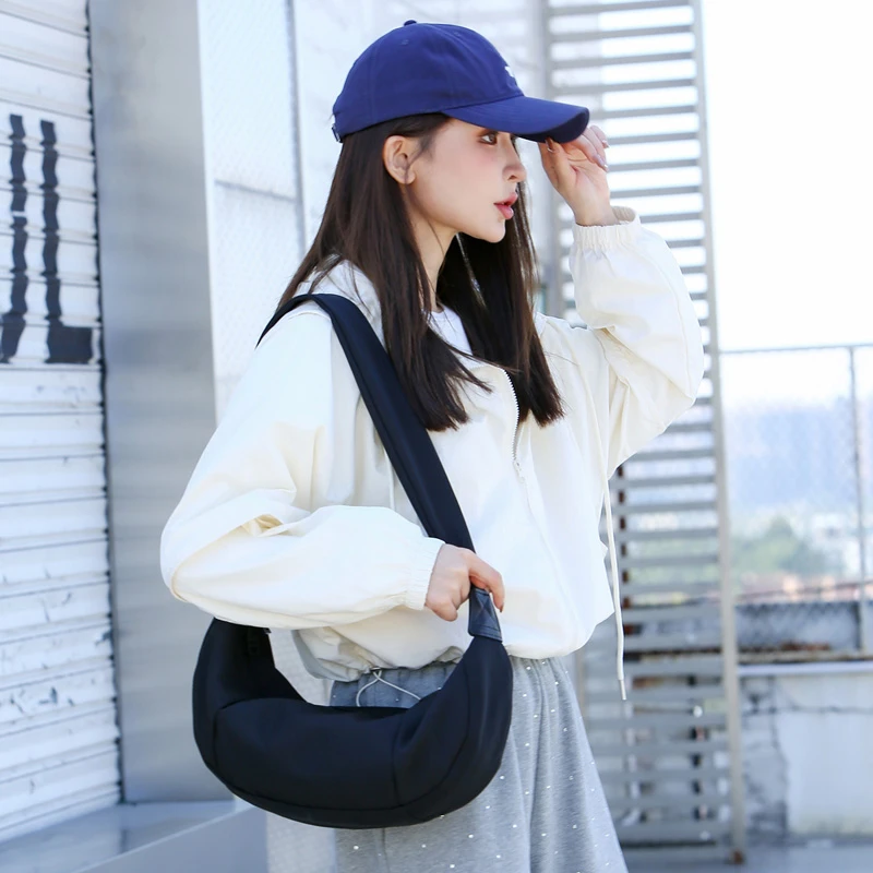 轻便防水女士休闲单肩饺子包通勤休闲旅行斜挎包短途旅行随身女包