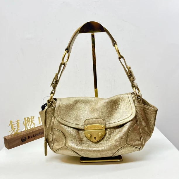 95新 Prada/普拉达 复燃精选/普拉达 金色猪鼻子腋下包