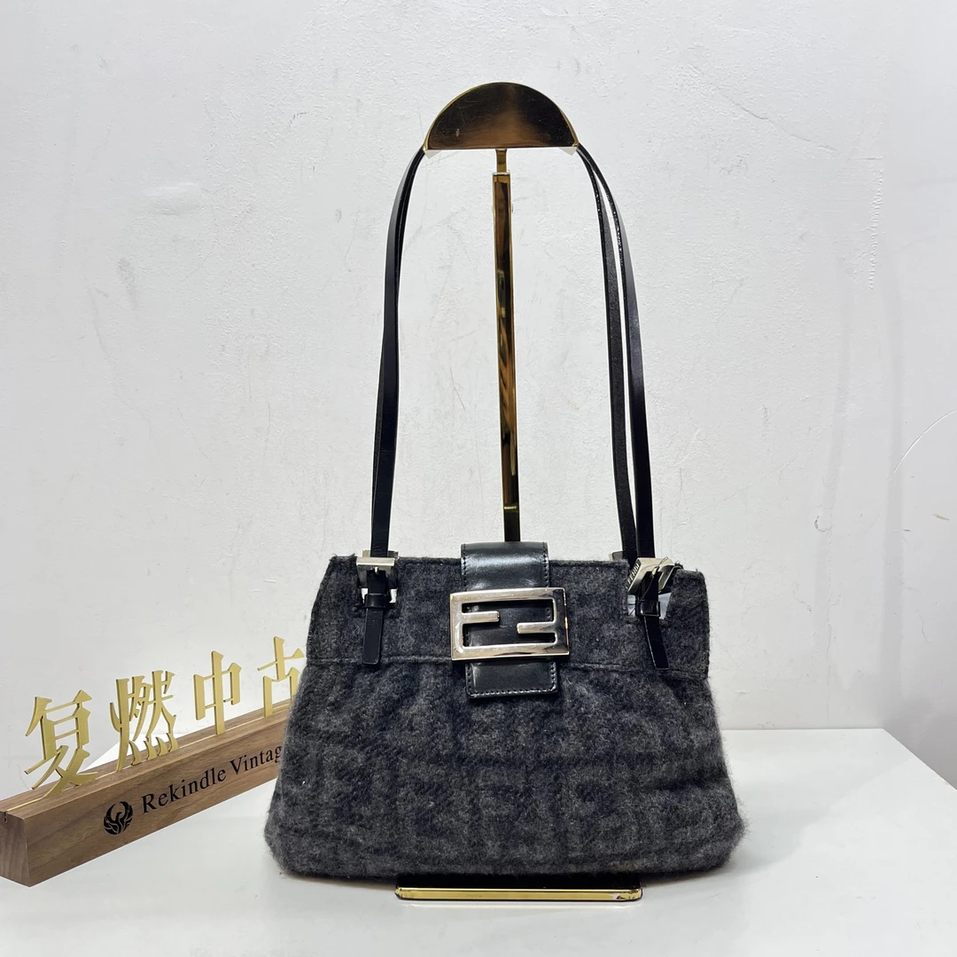 95新 FENDI/芬迪 复燃精选/芬迪 毛呢银扣小胖丁单肩包