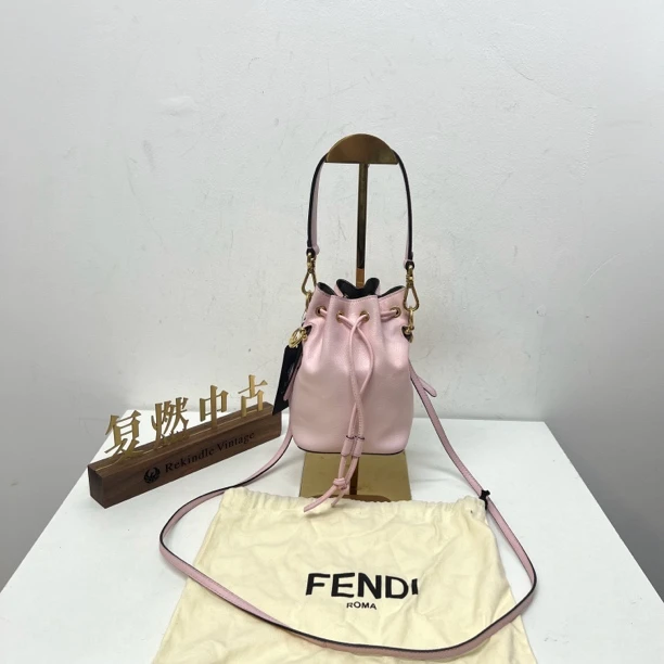 95新 FENDI/芬迪 复燃精选/芬迪 粉色抽绳小水桶