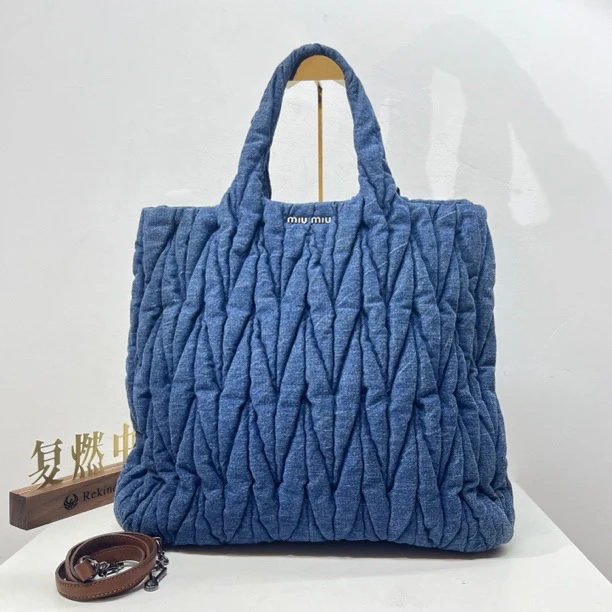 95新 MIU MIU/缪缪 复燃精选/miumiu 牛仔丹宁褶皱托特包