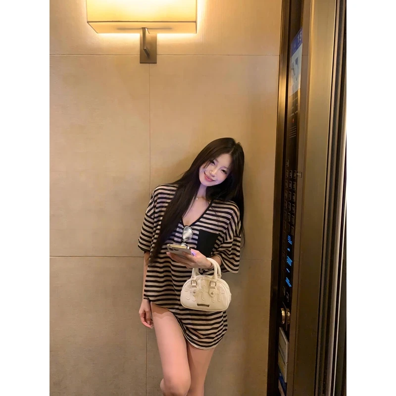 慵懒风宽松V领短袖T恤女夏季新款撞色条纹小众显瘦中长款百搭上衣