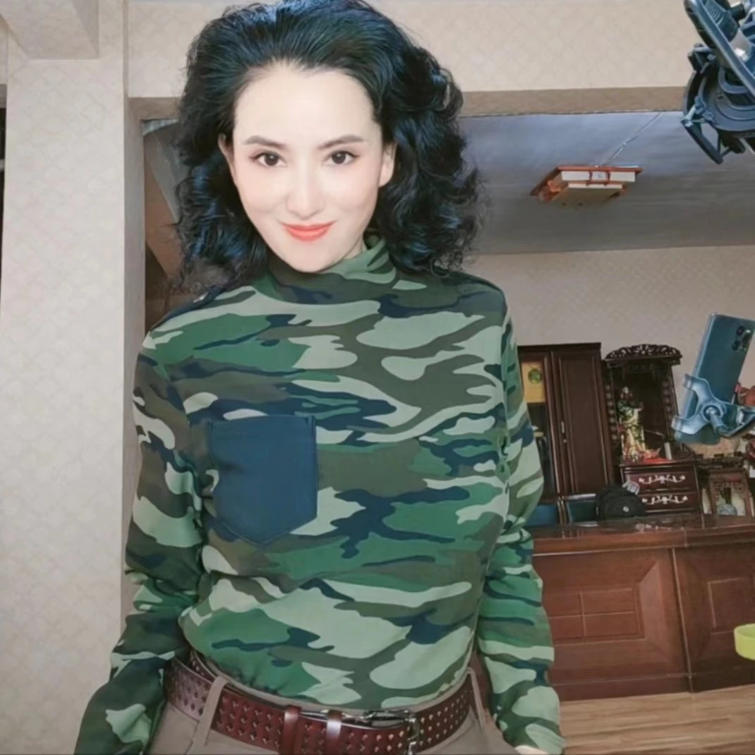 2022秋冬款  迷彩加绒肩章套头衫