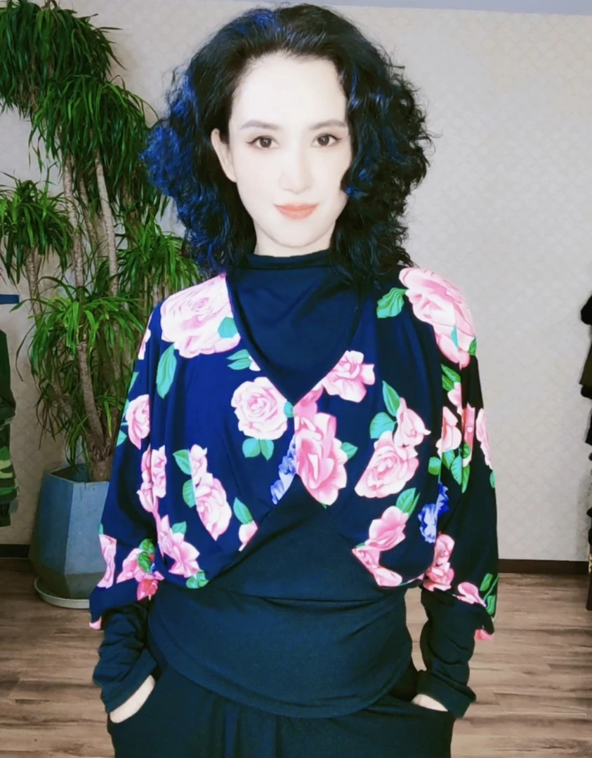清风酷女郎秋季半高领长袖蝙蝠衫
