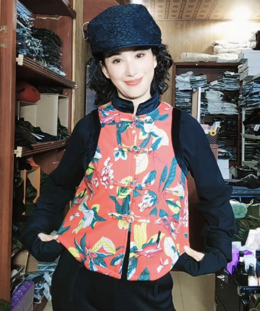 2024百鸟归来红马甲