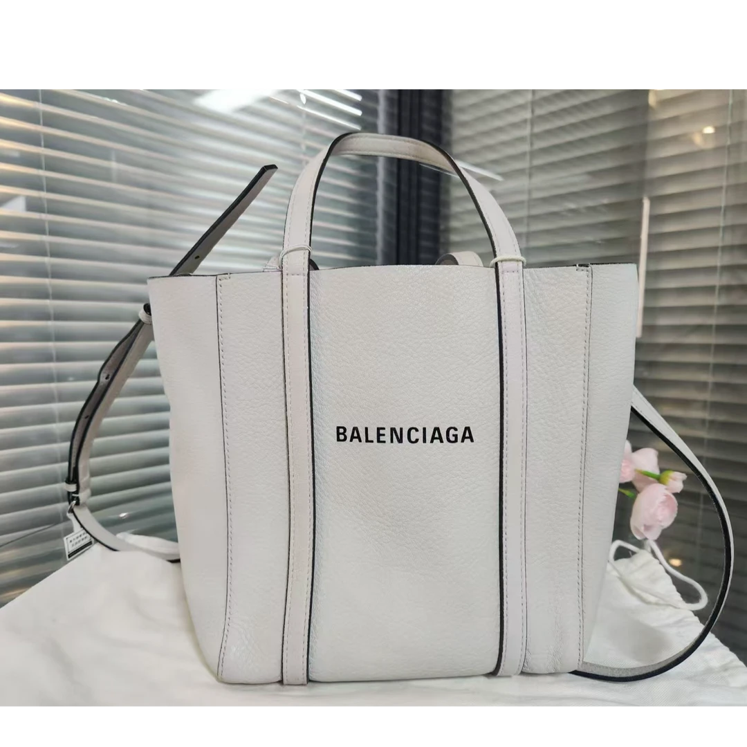 99新 Balenciaga/巴黎世家 巴黎世家奶茶色菜篮子98新/00720
