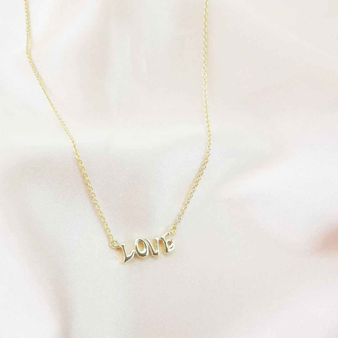 铜合金项链 字母LOVE百搭吊坠轻奢项链镀18K金锁骨链气质