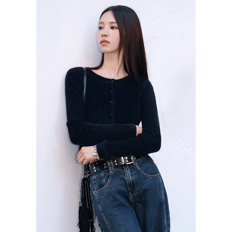 UR秋冬休闲时髦毛衫女装设计感气质开衫复古显瘦打底衫UWV930037