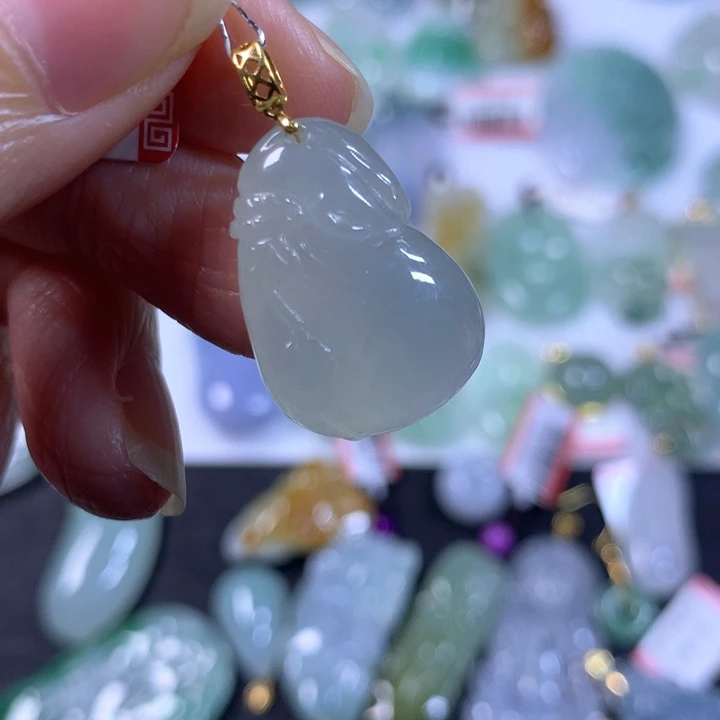翡翠颈饰18K金镶嵌翡翠