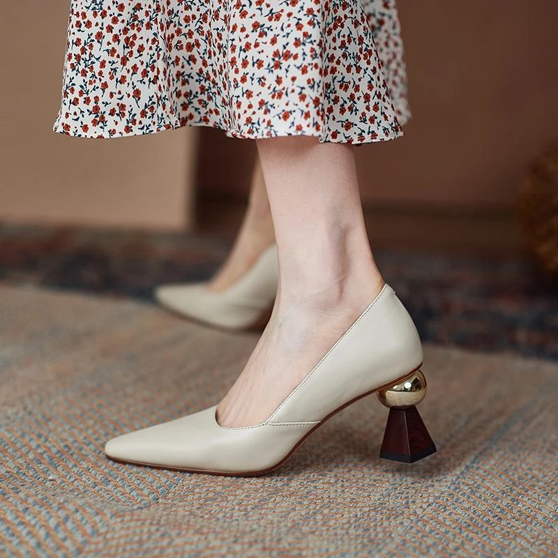 UHCK百搭白色法式小众高跟鞋女异形跟2025年春新款千金浅口尖头