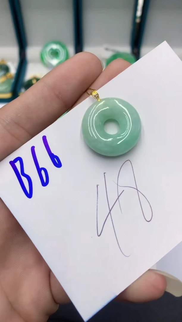 【闪购商品】翡翠颈饰18K金镶嵌1号链接