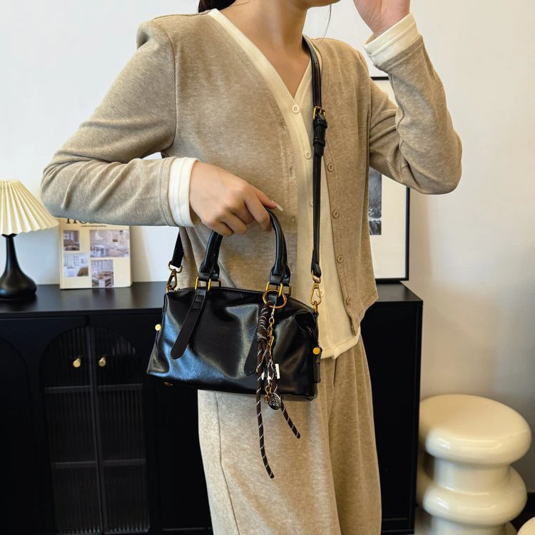 韩版时尚简约油蜡皮光泽质感手提斜挎小方包【6543410新疆发货】