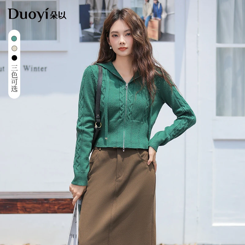 朵以2024冬季新款休闲麻花拉链针织连帽开衫短款小个子毛织外套女