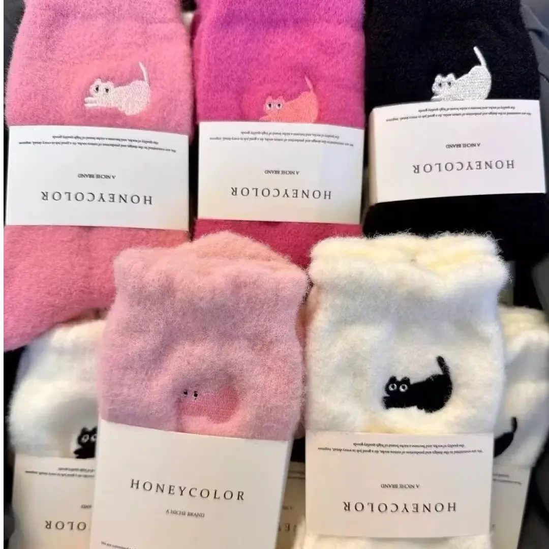 秋冬加绒加厚保暖抗寒猫咪多巴胺中筒女袜简约百搭亲肤地板yj