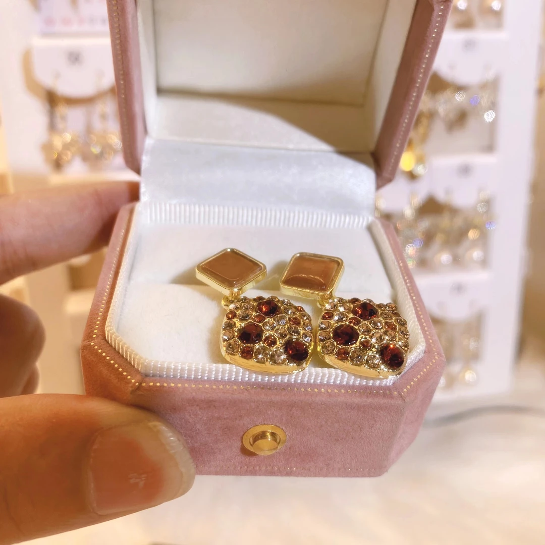 铜合金合成锆石耳饰 气质轻奢时尚百搭个性精致小众耳饰LY0367