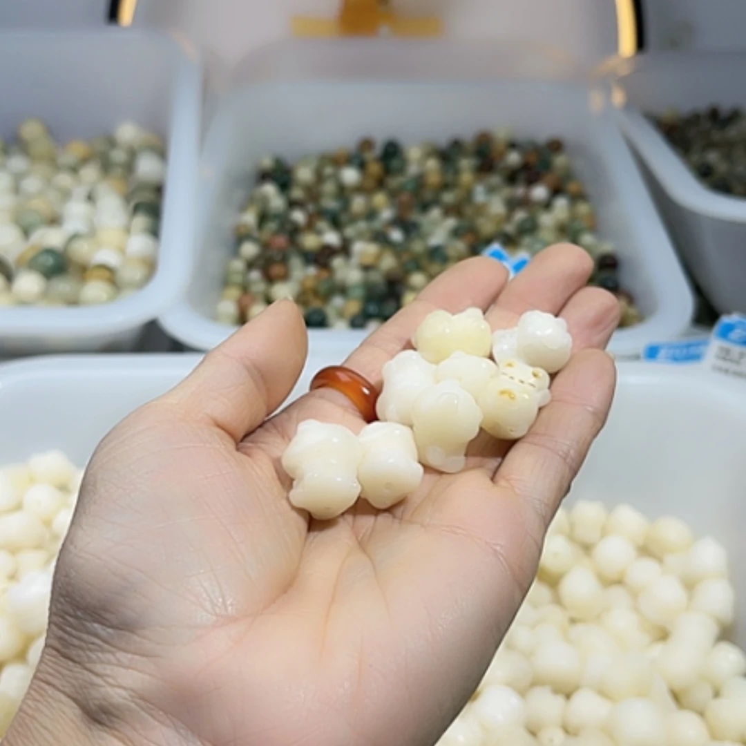 【闪购商品】白玉菩提吊坠瑕疵爱心熊8个