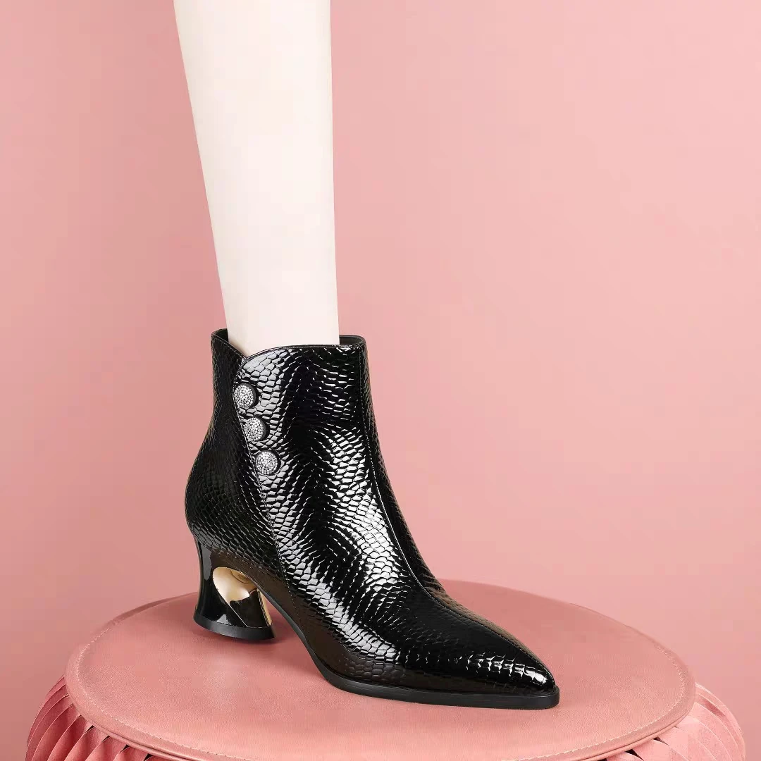 真皮高跟简约舒适短筒靴秋冬2023新款钻扣欧美风尖头百搭职业靴女