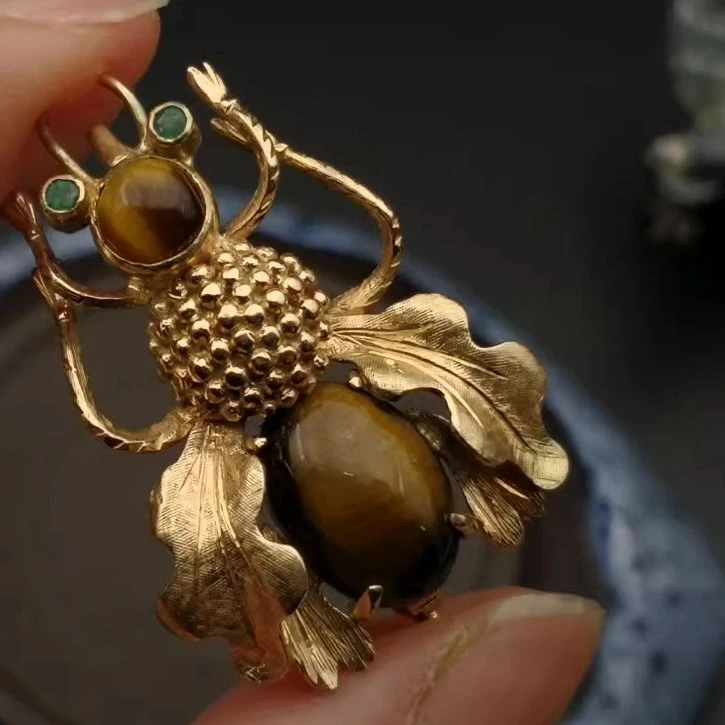 合金胸针 古董首饰品14K虎晶绿宝昆虫胸针小众设计高级感别致个性