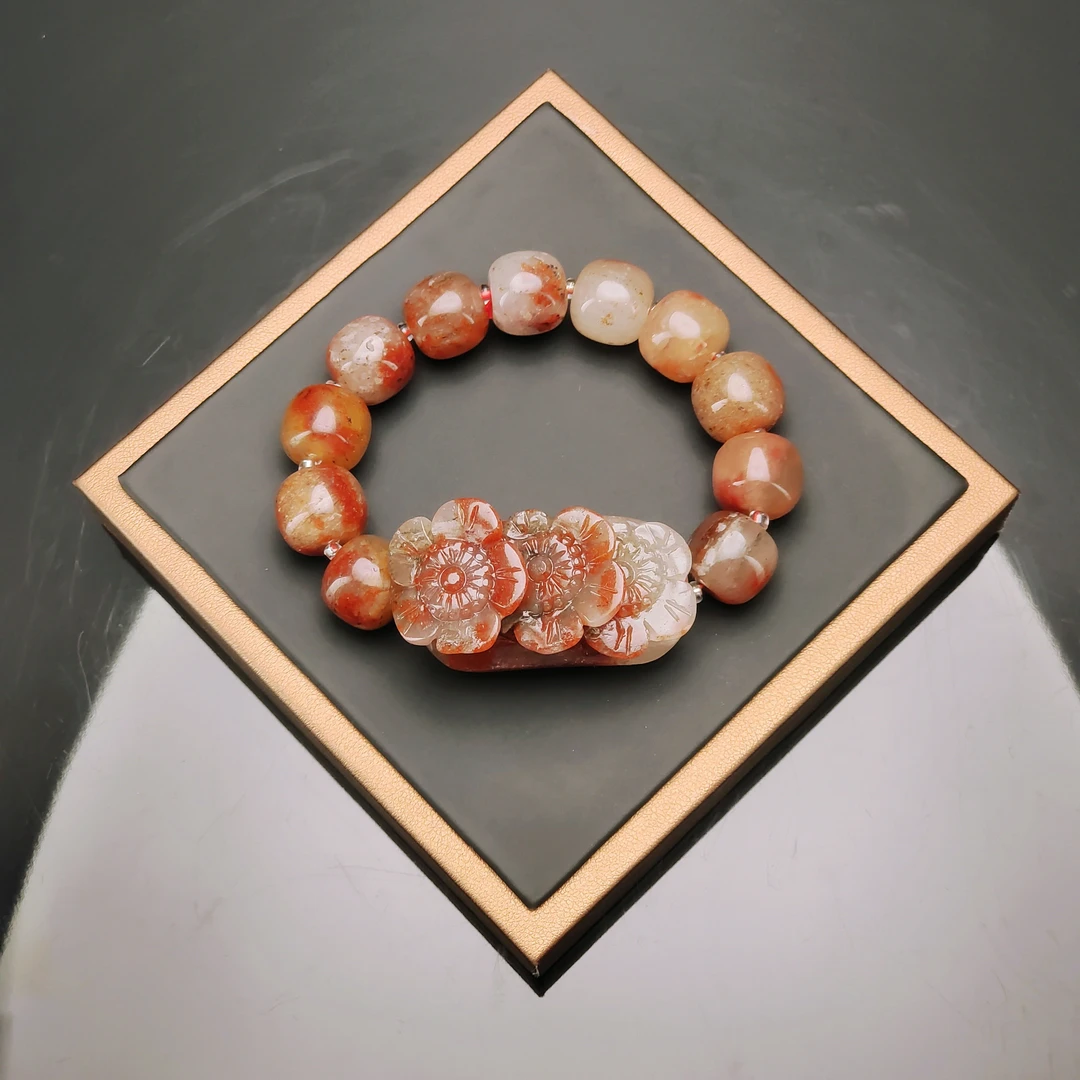 天然佘太翠踏雪寻梅手牌 玉石饰品 气质时尚手饰 女士 红莲花素款