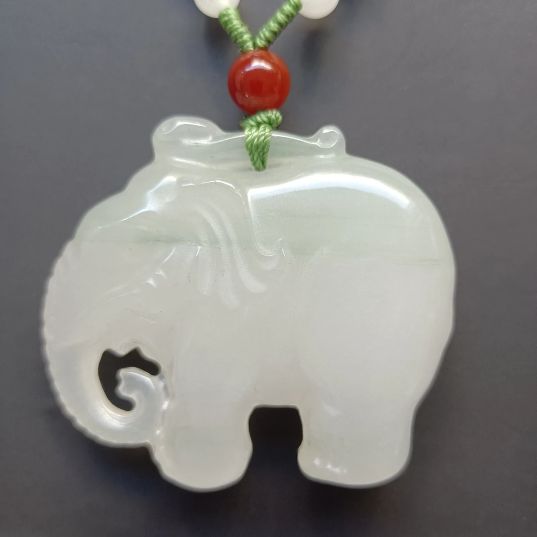 天然天山冰翠大象时尚气质款吊坠