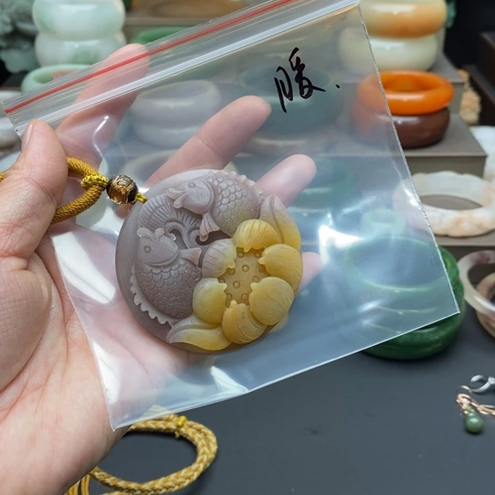 石英质玉吊坠未镶嵌暖*的