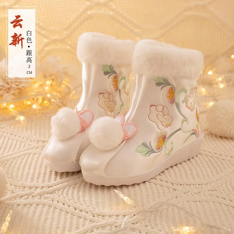 汉服靴平底白色百搭兔子刺绣兔年拜年绣花靴古风靴子中筒冬季加绒