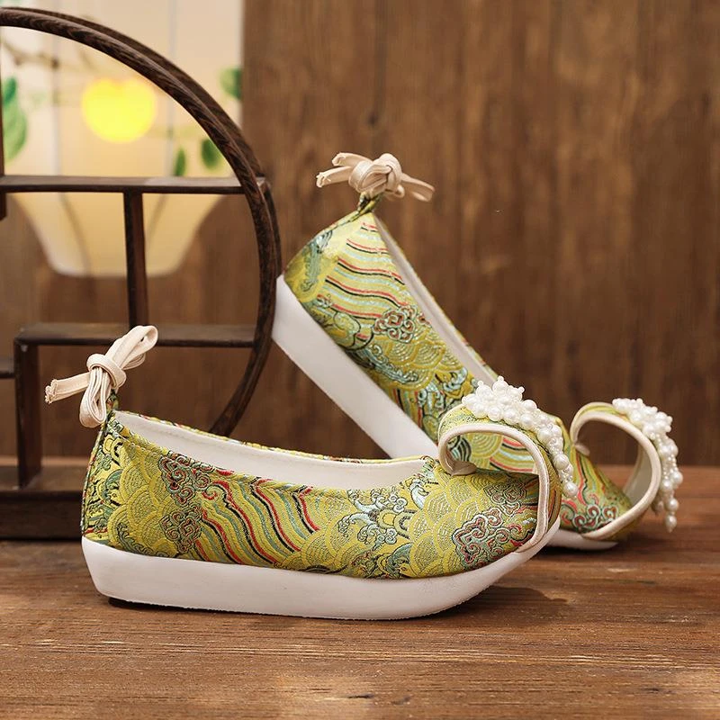 汉服鞋子女春秋款古风平跟布鞋圆头浅口珠花布鞋珍珠汉元素绣花鞋