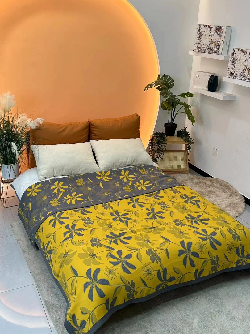 F68彼岸花黄色盖毯230-250