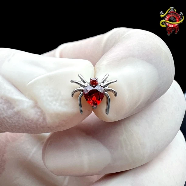 合金耳饰 哈尼穿刺钛合金爱心锆石蜘蛛内螺纹0.9牙口耳钉耳骨钉