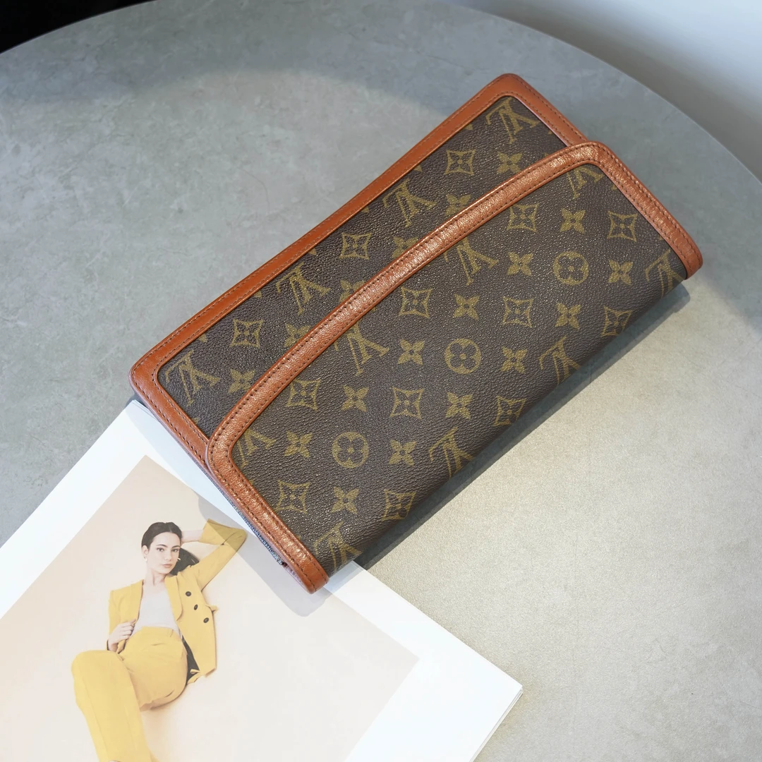 95新 LouisVuitton/路易威登 大有/LV红皮手拿包/H01411