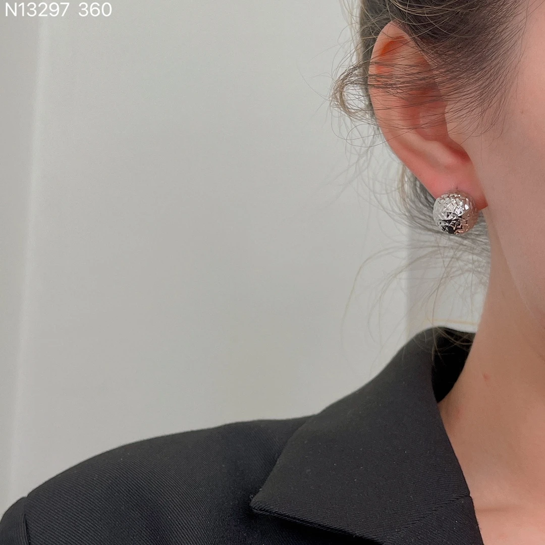 铜合金耳饰 欧比雅比耳环独特设计ins冷酷风耳钉s925银针圆球耳饰