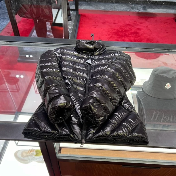 全新未使用 MONCLER 蒙口女士黑色冬季收腰短款羽绒服 ABANTE