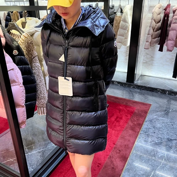 全新未使用 MONCLER 蒙口女士黑色经典中长款羽绒服 suyen 宽松版
