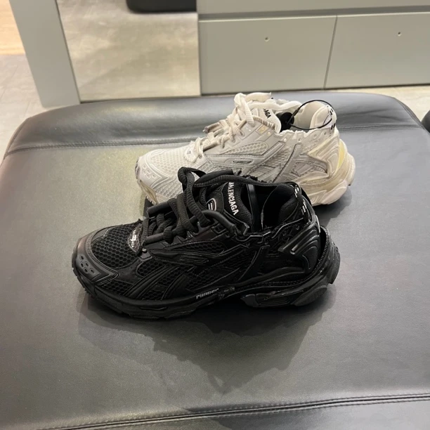 全新未使用 Balenciaga/巴黎世家 巴黎世家女士复古运动鞋 runner