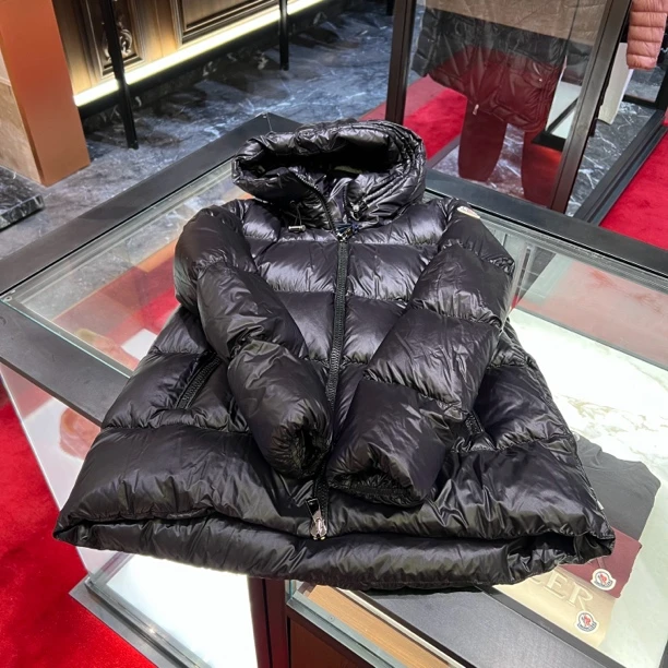 全新未使用 MONCLER 蒙口女士黑色经典羽绒服 SERITTE宽松版型
