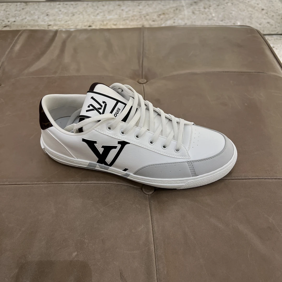 全新未使用 LouisVuitton/路易威登 lv男士白色休闲板鞋 男小白鞋