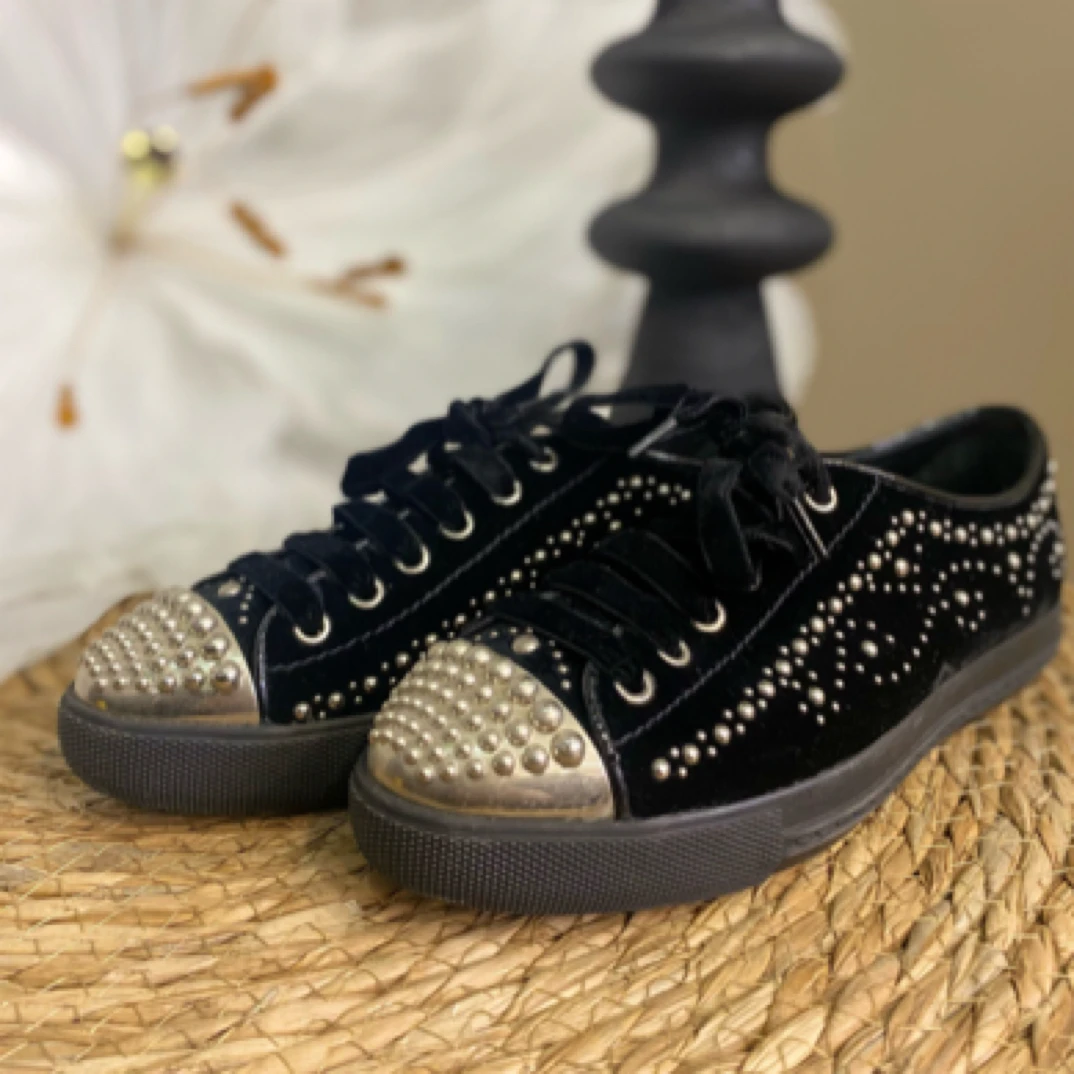 95新 MIU MIU/缪缪 潮鞋/缪缪MiuMiu/35码/夏季铆钉鞋子/70130082