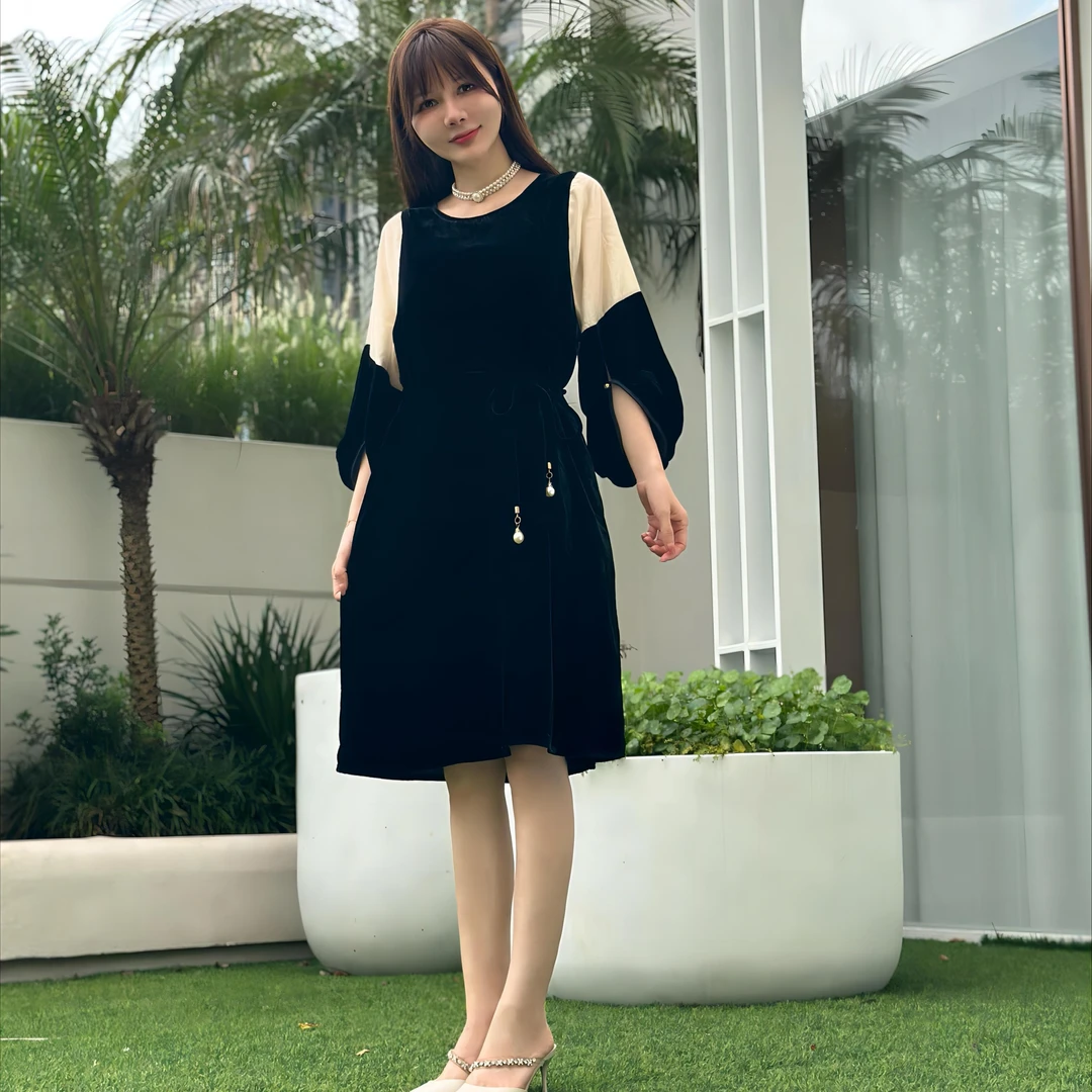 800402真丝丝绒赫本风连衣裙高级感气质拼圆领长袖小黑裙轻奢收腰