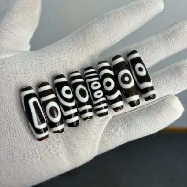 钟志明 黑白分明 光气十足 多图案 玛瑙 单颗尺寸约38mmx11.5mm